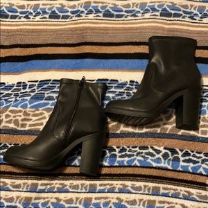 Black heel boots